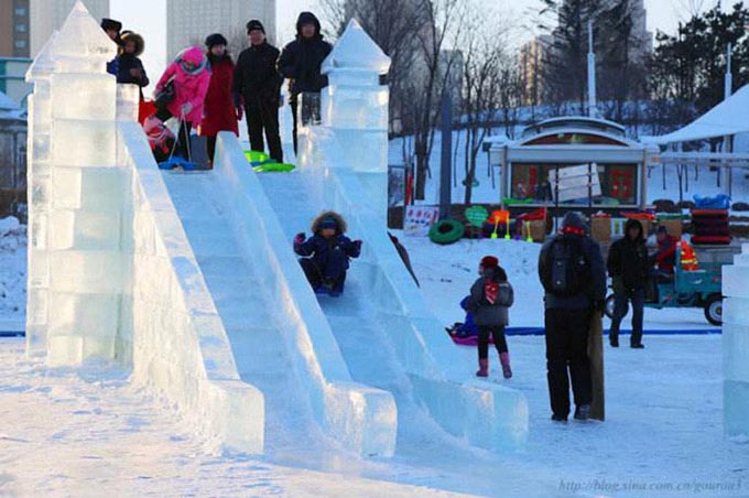 哈爾濱冰滑道 超長冰道制作  雪滑梯制作